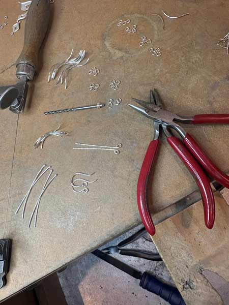 making jellyfish jewellery